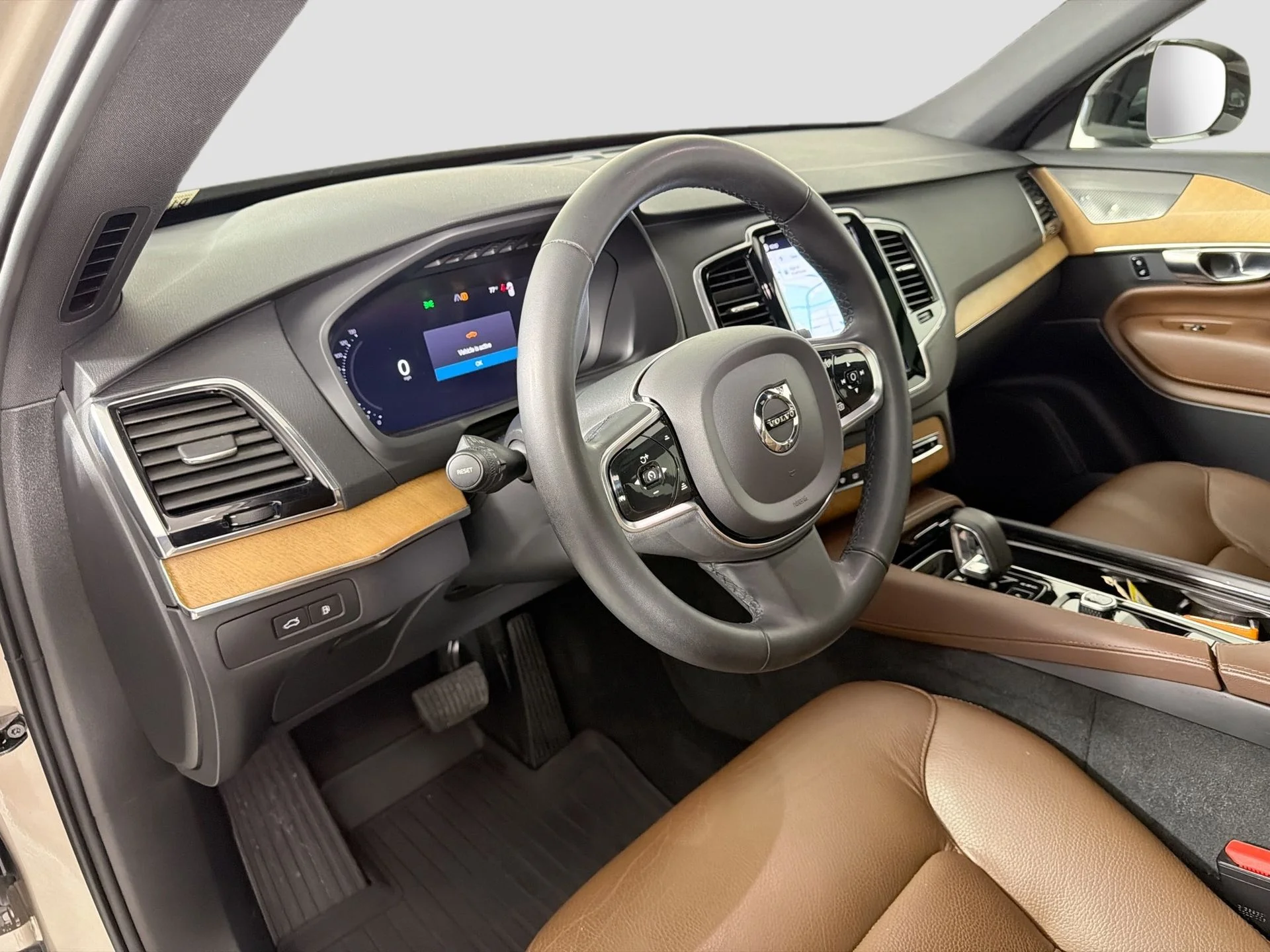 Certified Used 2023 Bright Dusk Volvo Plus image 10