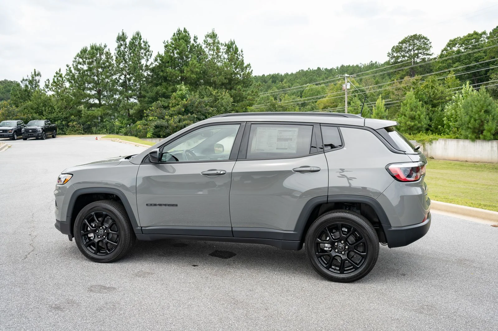 New 2026 Sting-Gray Clear-Coat Exterior Paint Jeep Latitude image 7