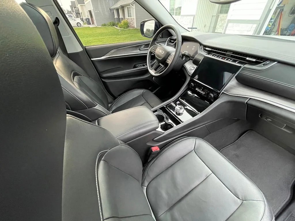Used 2022 Bright White Clearcoat Jeep Limited image 13