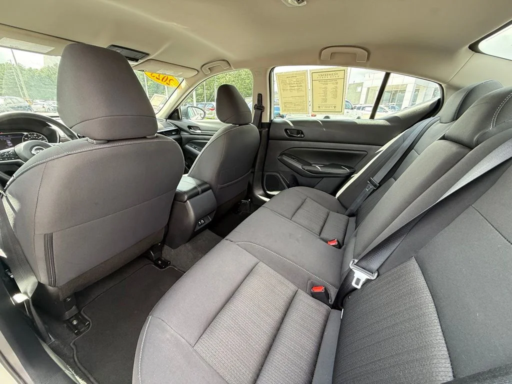 Used 2025 White Nissan 2.5 SV image 21