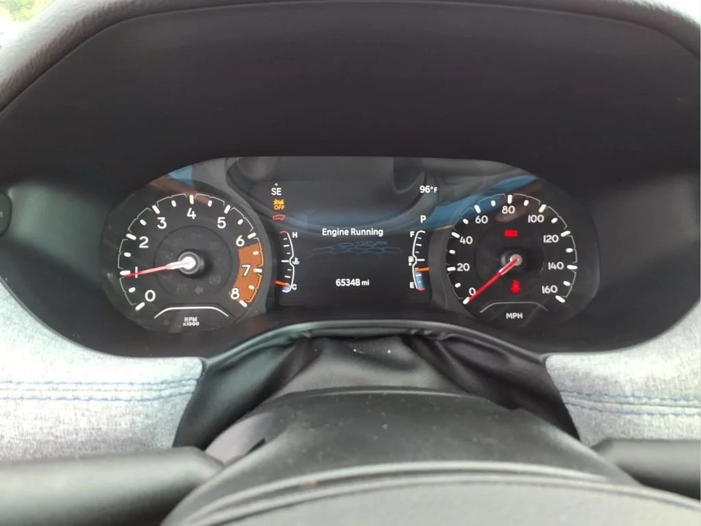 Used 2022 Red Jeep Latitude image 23