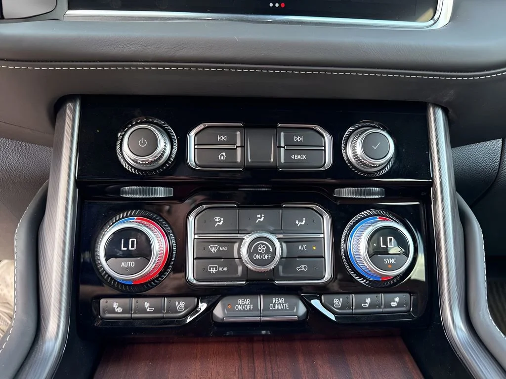 Used 2023 White Frost Tricoat GMC Denali Ultimate image 23