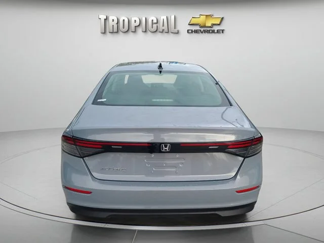 Used 2025 Gray Honda SE image 4