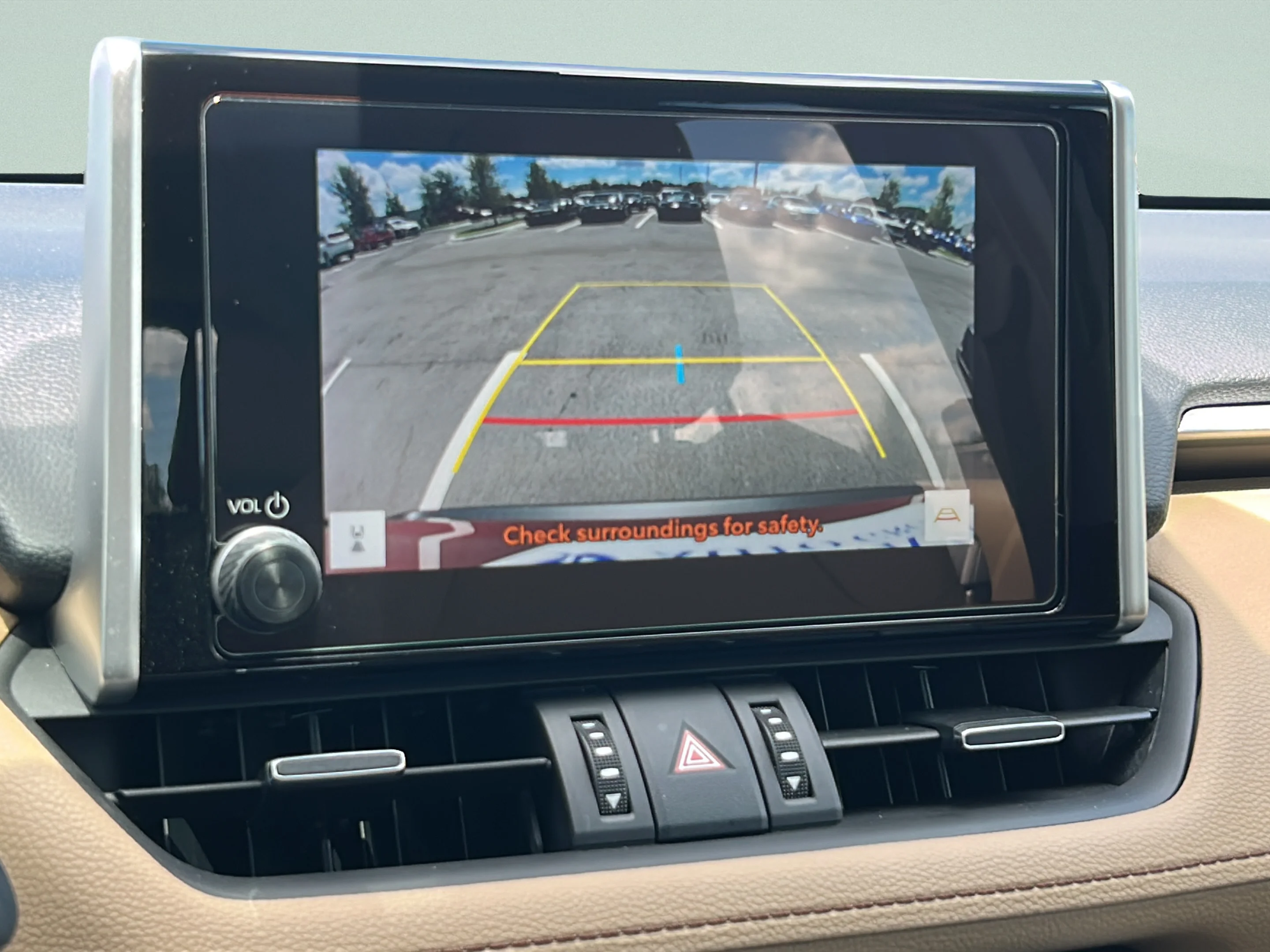 Used 2025 Pearl Toyota XLE Premium image 17