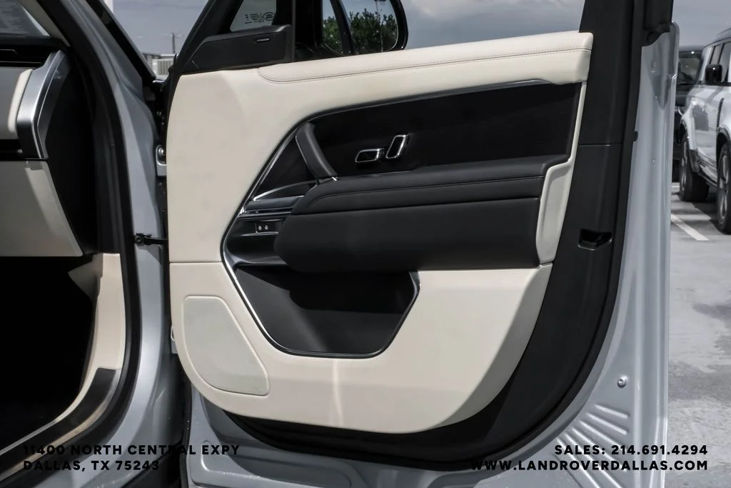 Used 2023 Silver Land Rover SE image 43