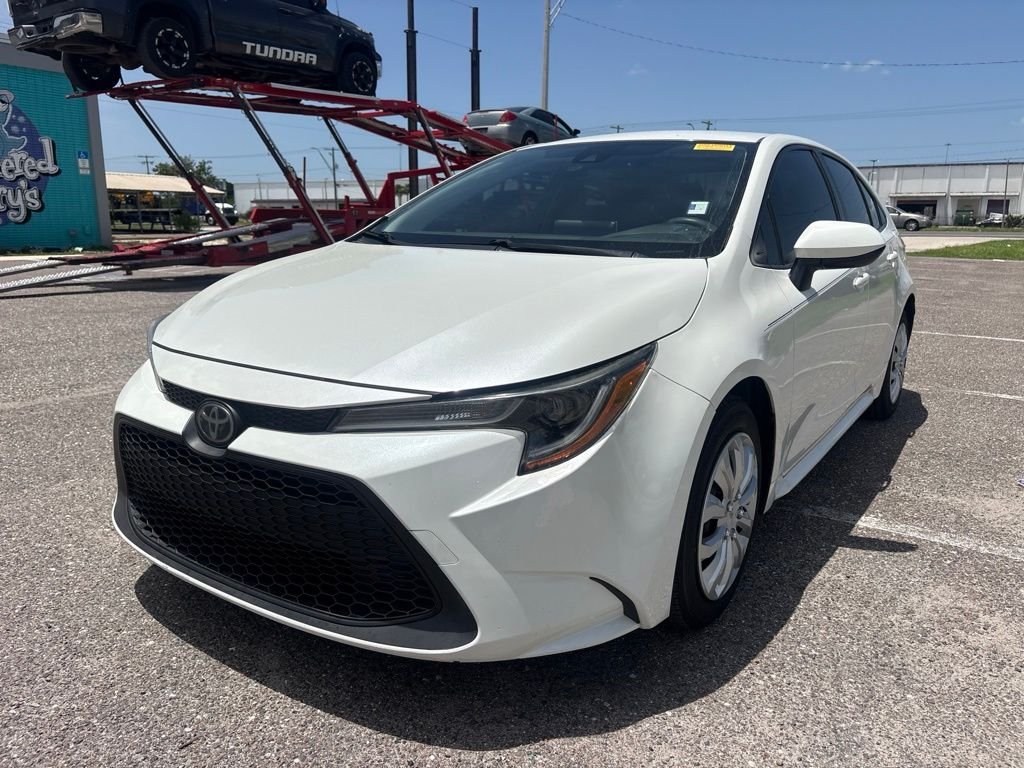 Used 2020 White Toyota LE image 7