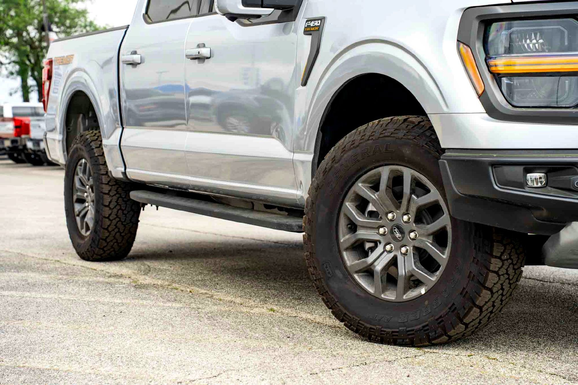 New 2025 Iconic Silver Metallic Ford Tremor image 2