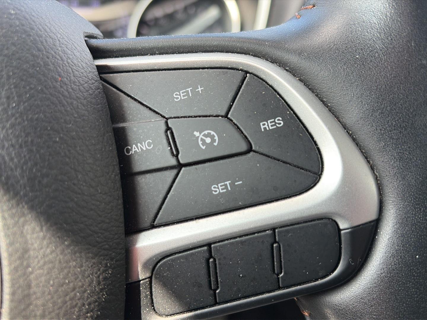 Used 2020 Laser Blue Pearlcoat Jeep Latitude image 16