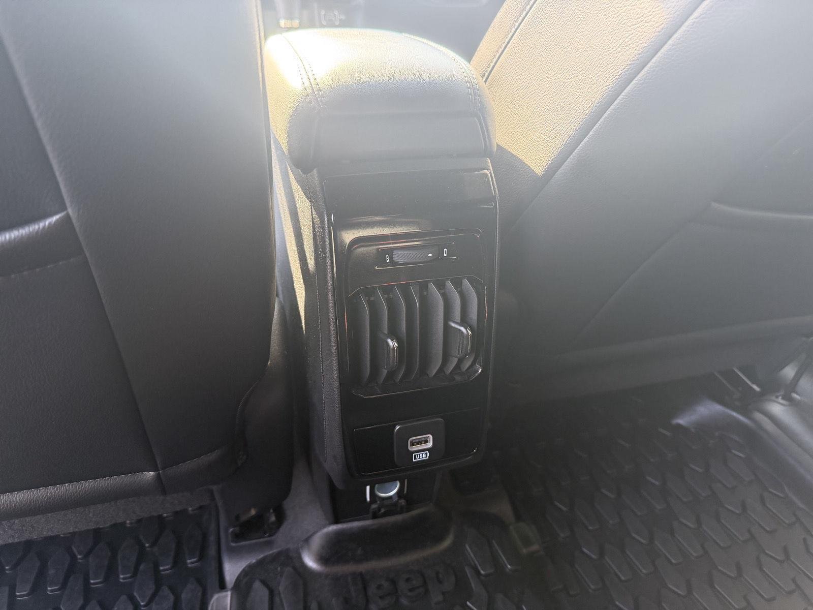 Used 2023 Bright White Clearcoat Jeep Latitude image 15