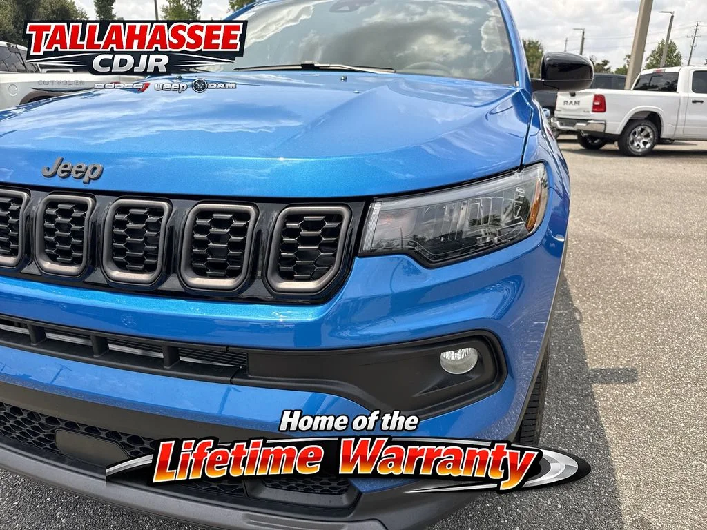 New 2026 Hydro Blue Pearl-Coat Exterior Paint Jeep Latitude image 10