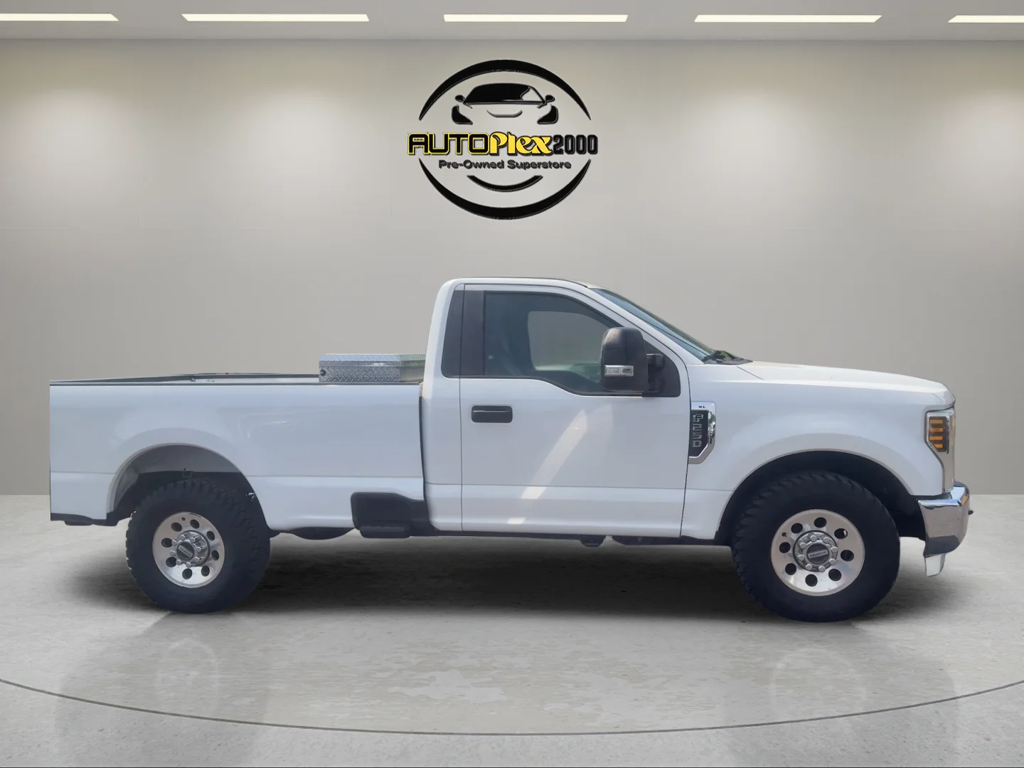 Used 2018 White Ford XL image 8