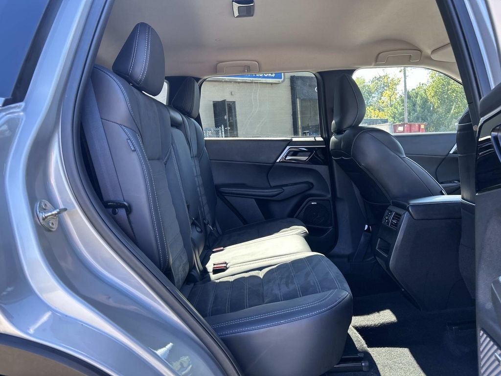 Used 2025 Silver Mitsubishi SE image 17