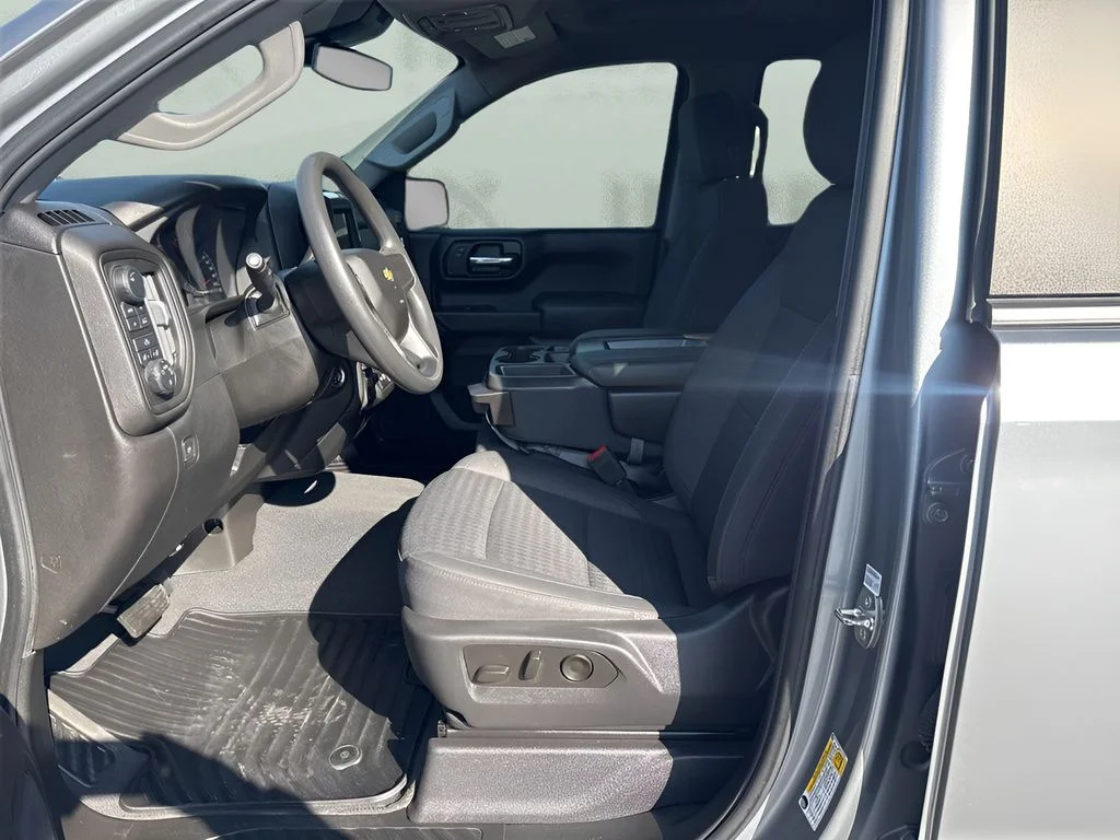 Used 2023 Gray Chevrolet Custom image 9