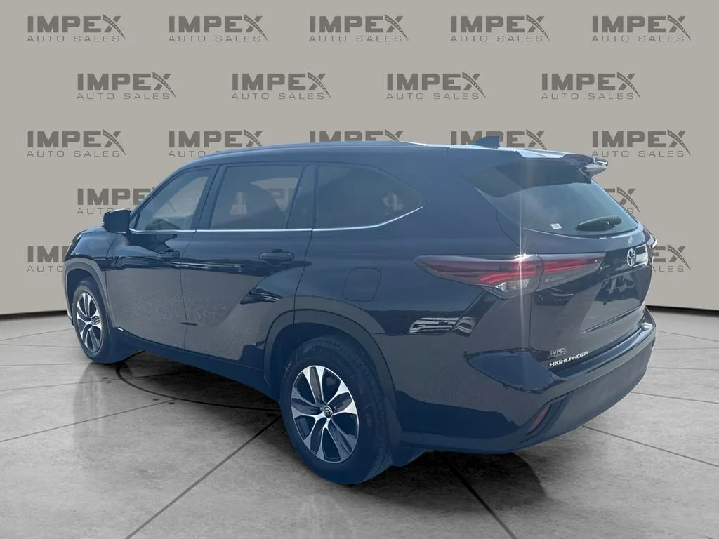 Used 2025 Black Toyota XLE image 3