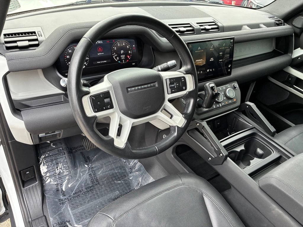 Used 2022 White Land Rover S image 17