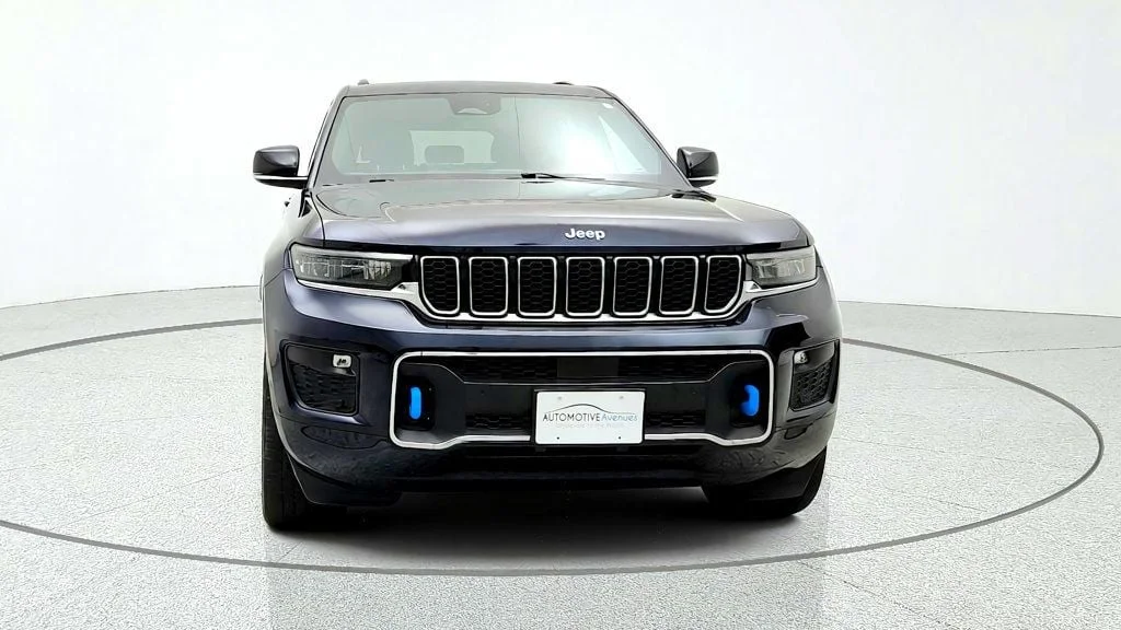 Used 2023 Midnight Sky Jeep Overland 4x4 image 2