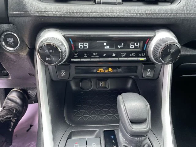 2024 Toyota RAV4 XLE - Photo 25
