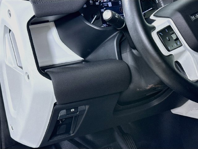 Used 2023 White Land Rover S image 10