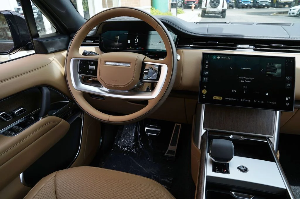 New 2026 British Racing Green Land Rover SE image 15