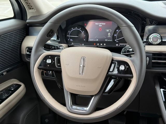 Used 2022 White Lincoln Standard image 12