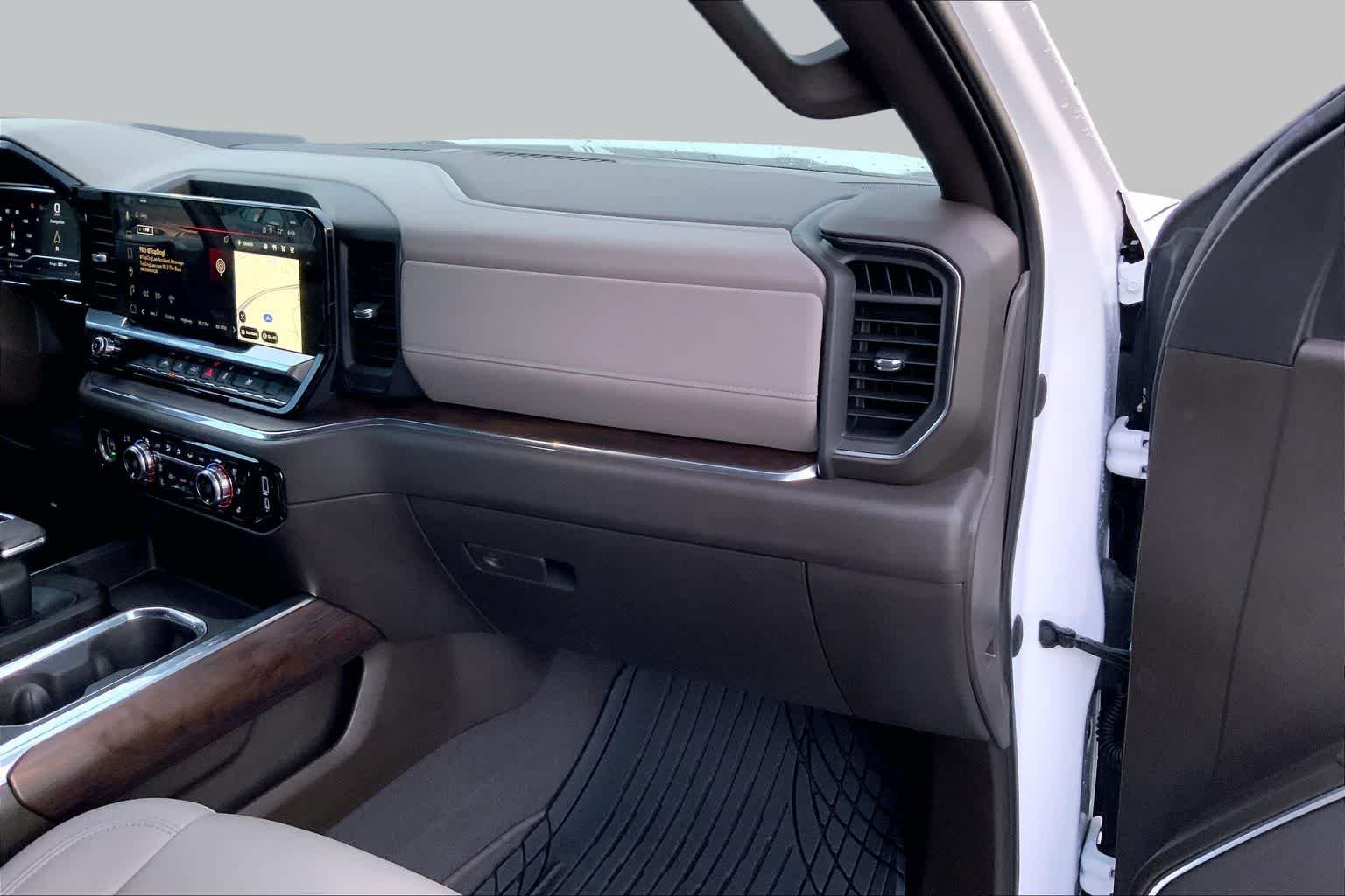 Used 2023 Summit White GMC SLT image 18