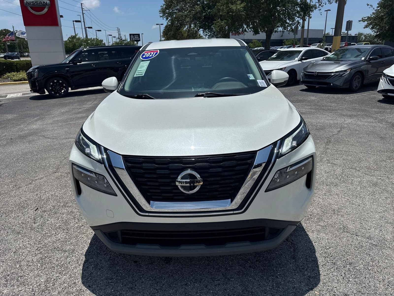 Used 2021 White Nissan SV image 4