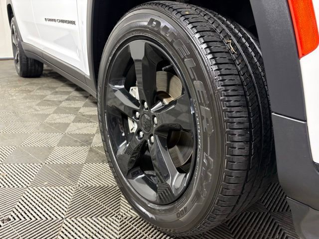 Used 2023 Bright White Clearcoat Jeep Altitude image 10