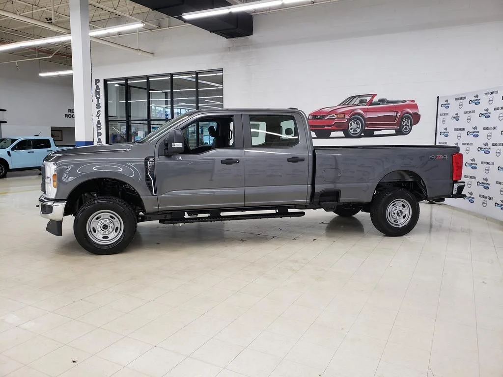 New 2026 Gray Ford XL image 4