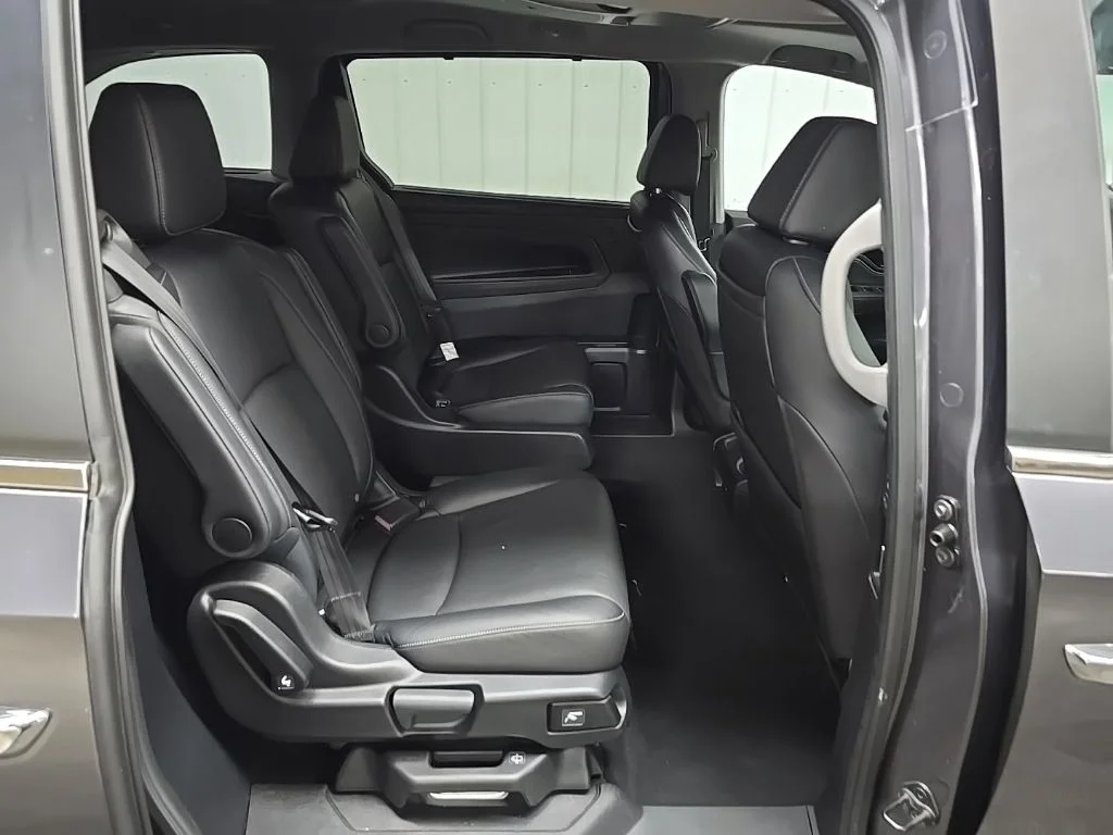 Used 2024 Gray Honda Touring image 18