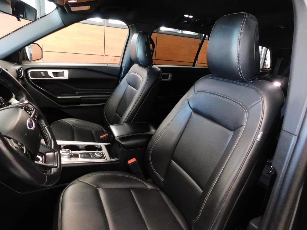 Used 2020 Agate Black Metallic Ford XLT image 17