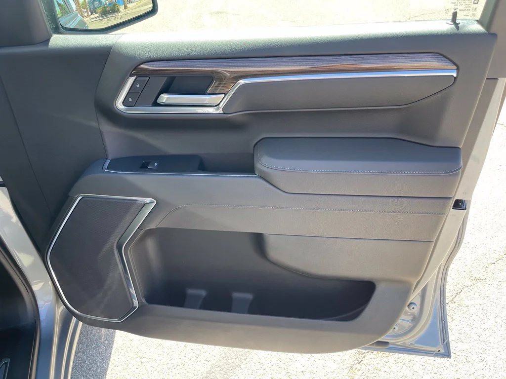New 2026 Sterling Gray Metallic Chevrolet LT image 27
