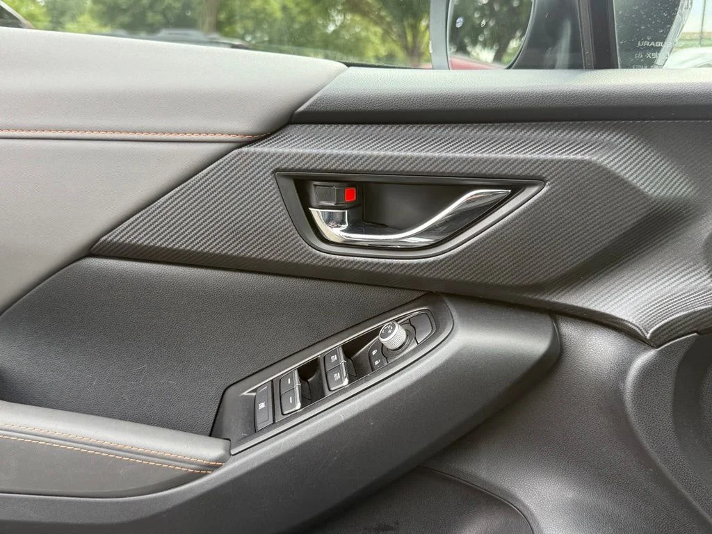 Used 2024 Ice Silver Metallic Subaru Limited image 18