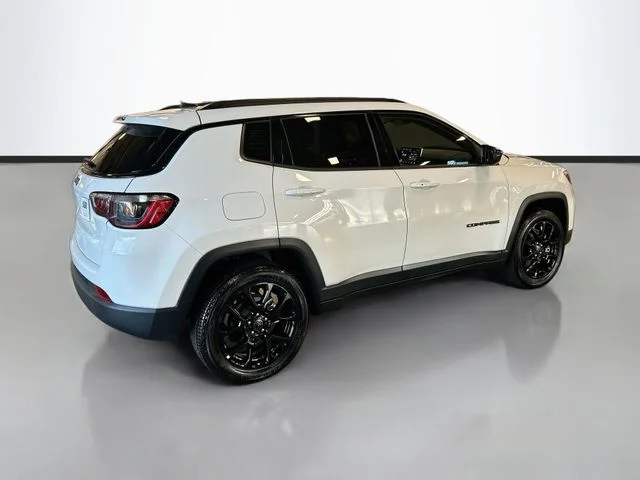 Used 2025 White Jeep Latitude image 3