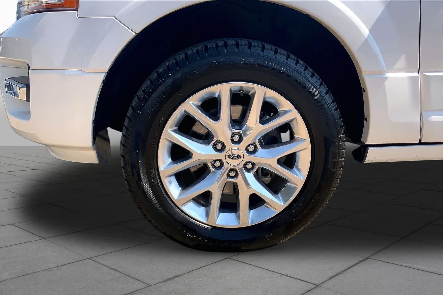Used 2017 White Platinum Metallic Tri-Coat Ford Limited image 11