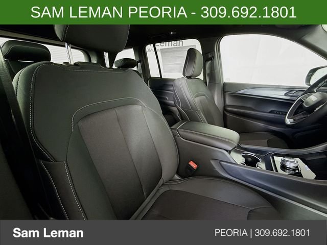 New 2026 Diamond Black Crystal Pearlcoat Jeep Laredo X image 27