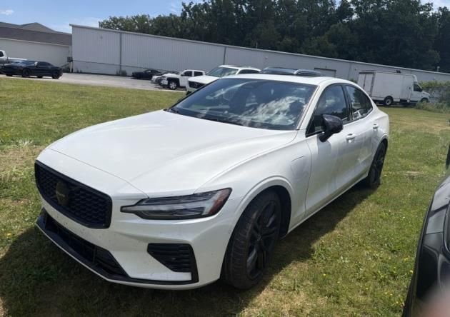Used 2024 Crystal White Volvo Ultimate image 2