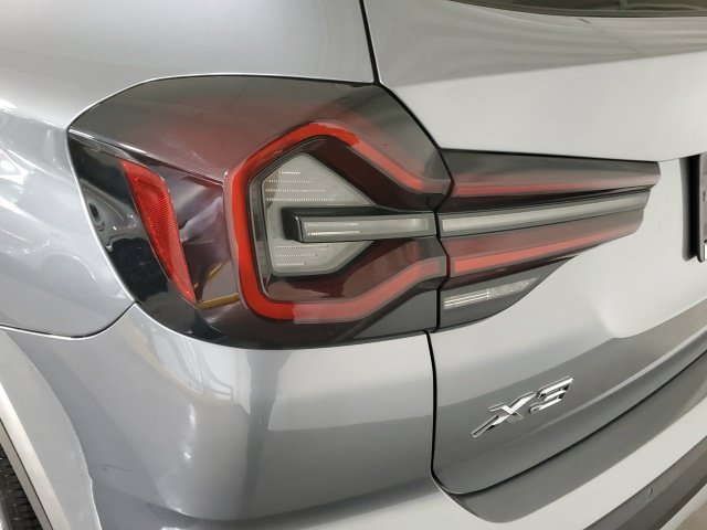 Used 2024 Gray BMW xDrive30i image 33