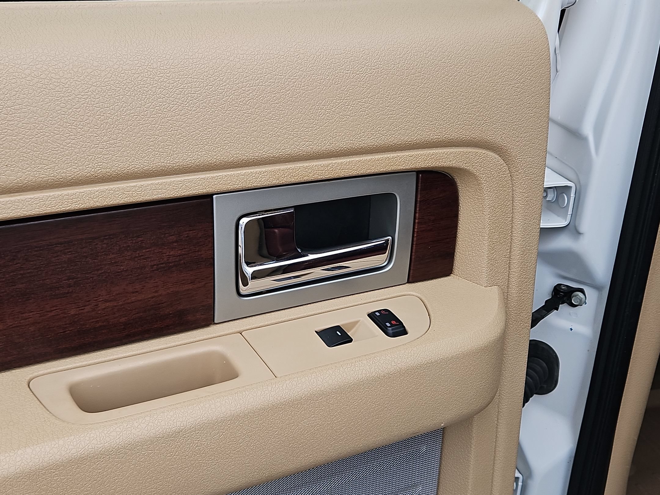 Used 2013 White Platinum Metallic Tri-Coat Ford King Ranch image 46