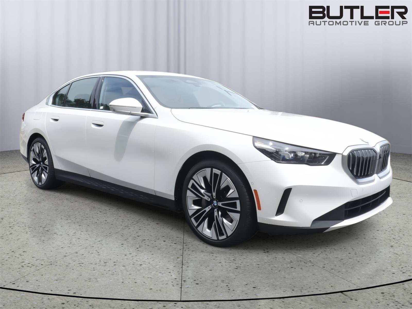 Used 2026 Alpine White BMW 530i image 10