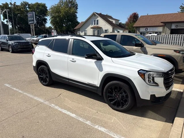 Used 2023 White GMC SLE image 1