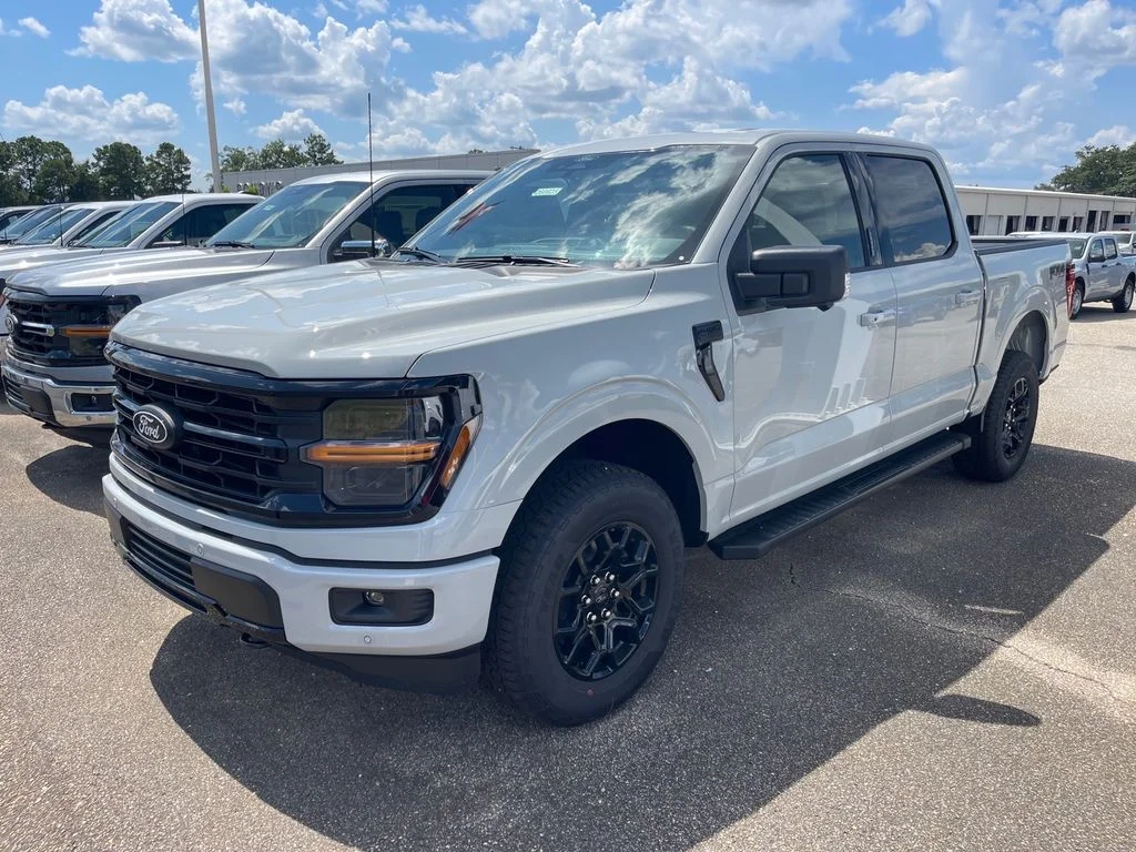 New 2026 Avalanche Ford XLT image 2