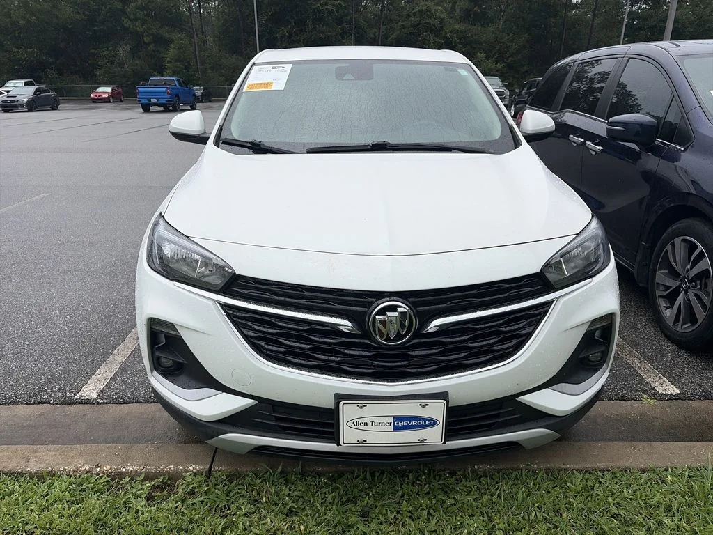 Used 2022 White Buick Preferred image 3