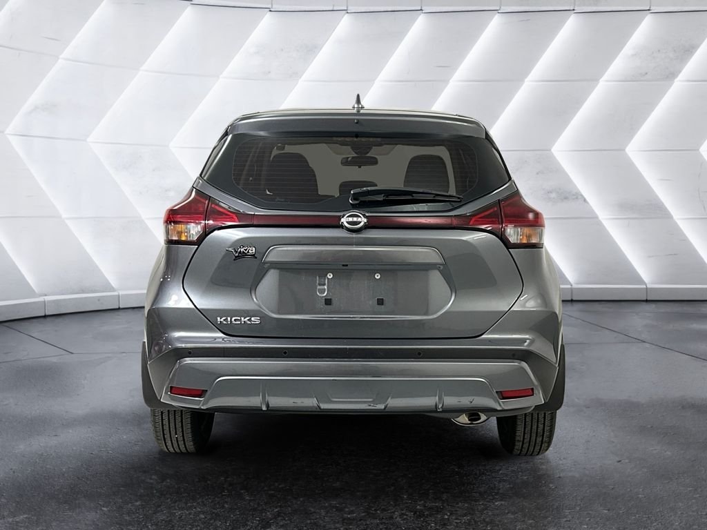 Used 2022 Gray Nissan S image 5