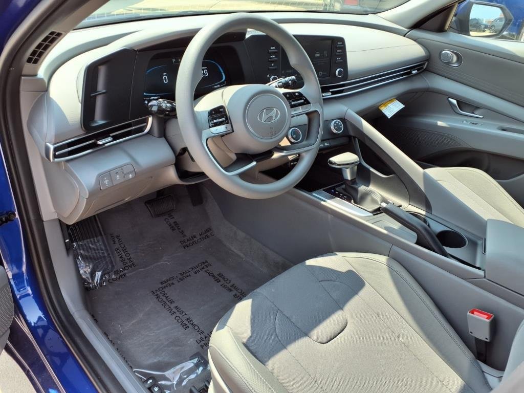 2025 Hyundai Elantra SE - Photo 7