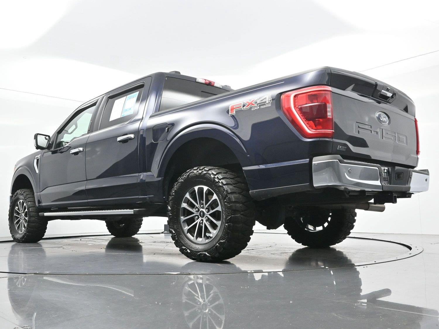 Used 2022 Antimatter Blue Ford XLT image 46