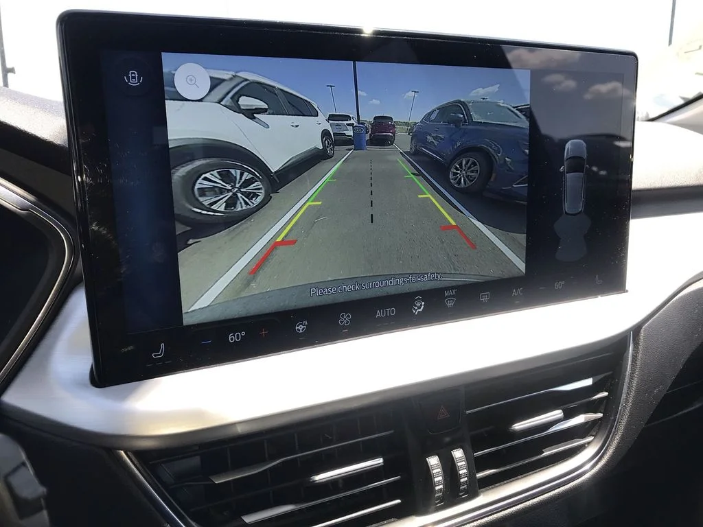 Used 2025  Ford Platinum image 17