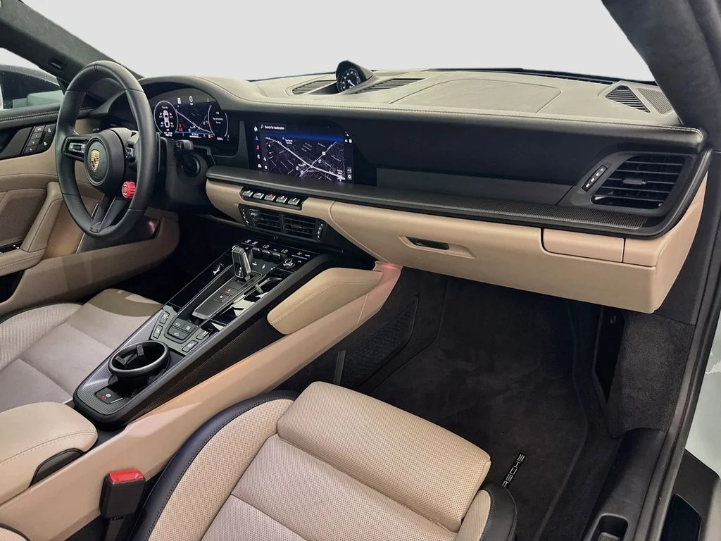 Used 2025  Porsche Carrera 4 GTS image 31
