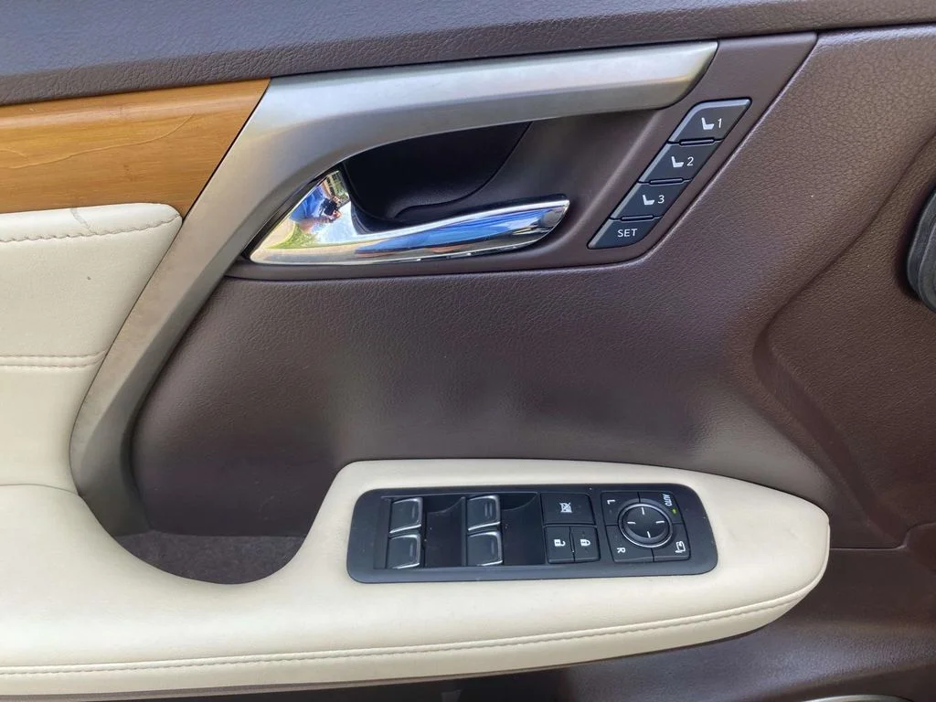 Used 2018 Obsidian Lexus Base image 16