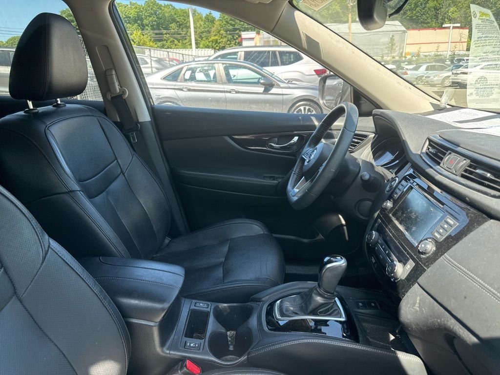 Used 2020 Black Nissan SL image 5