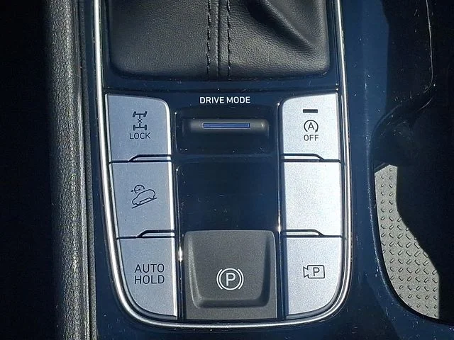 Used 2025 White Hyundai SEL Convenience image 25